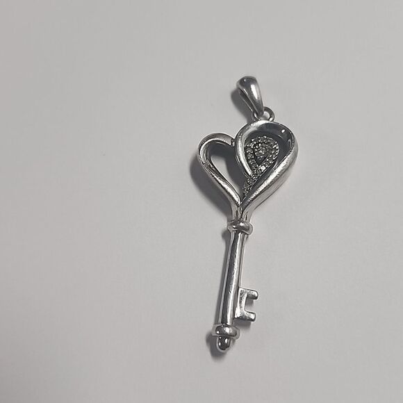 KAY Jewelers JWBR Sterling Silver 925 Diamond Accent Heart Skeleton Key Pendant - Picture 1 of 6
